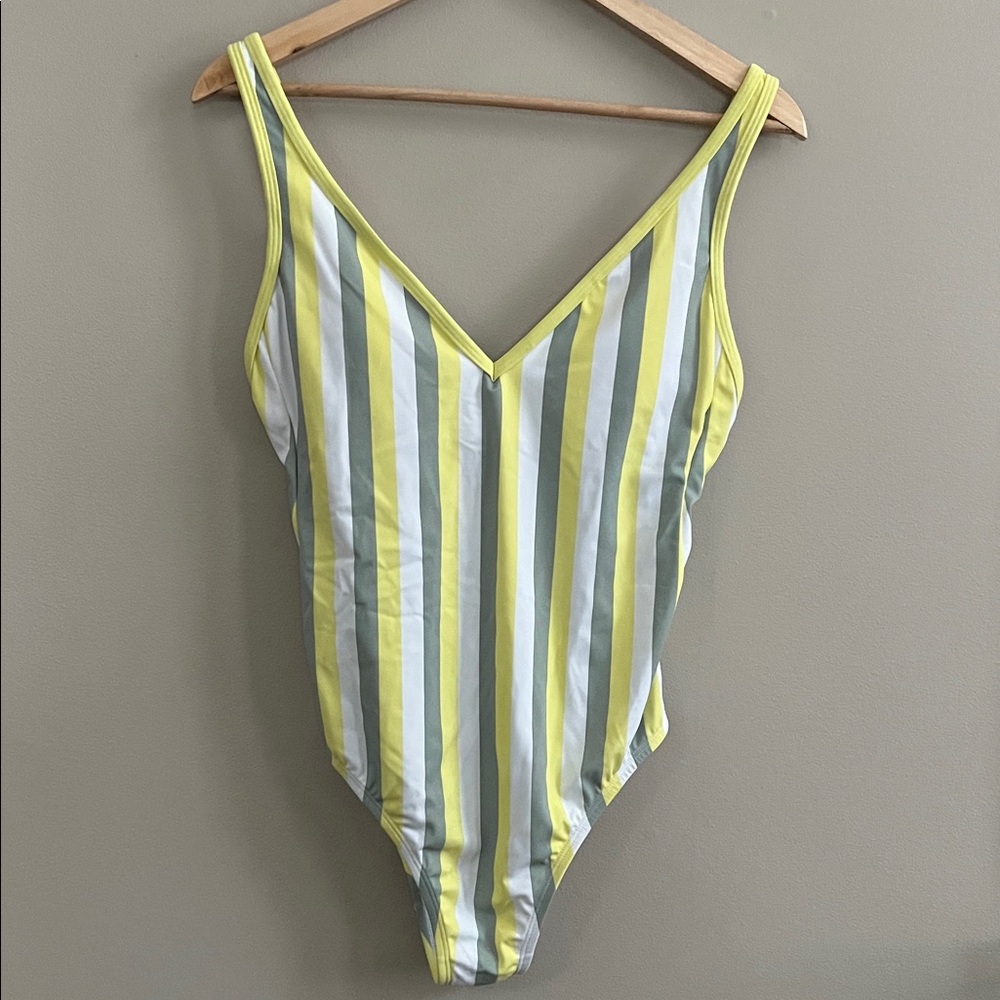 Kona Sol one piece bathing suit size medium yellow new without tags